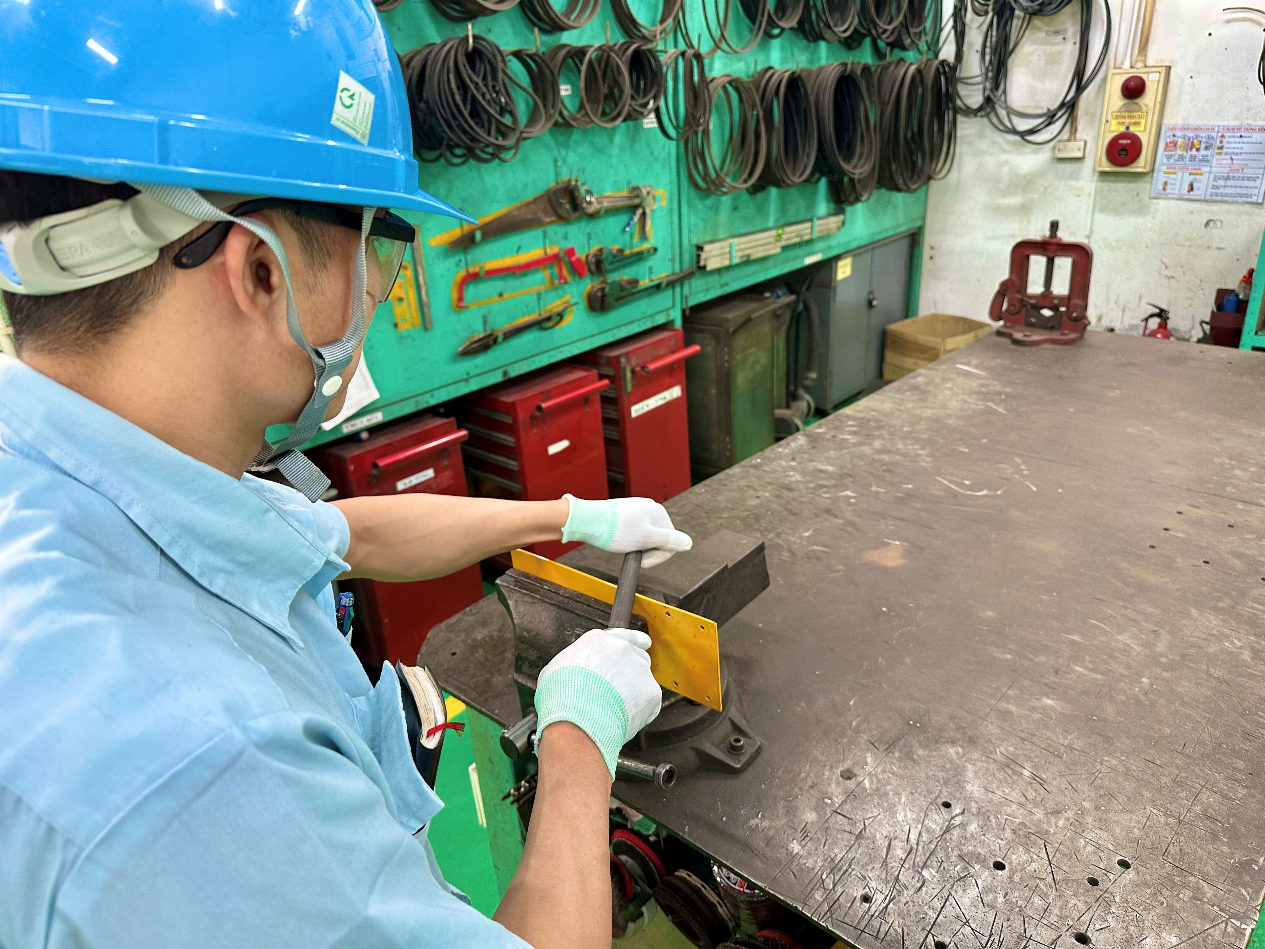 Công nhân Bảo trì bảo dưỡng