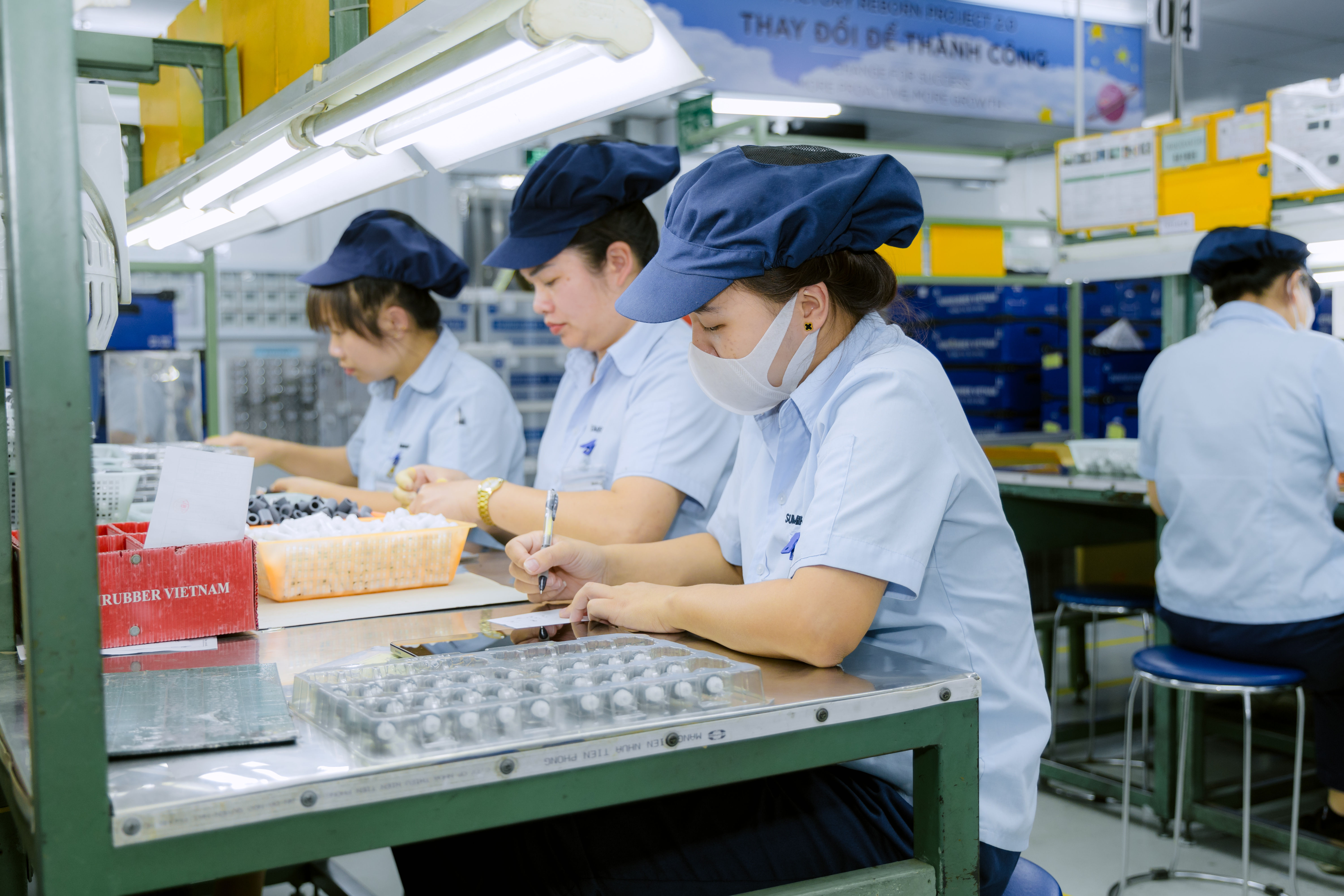 Công nhân sản xuất