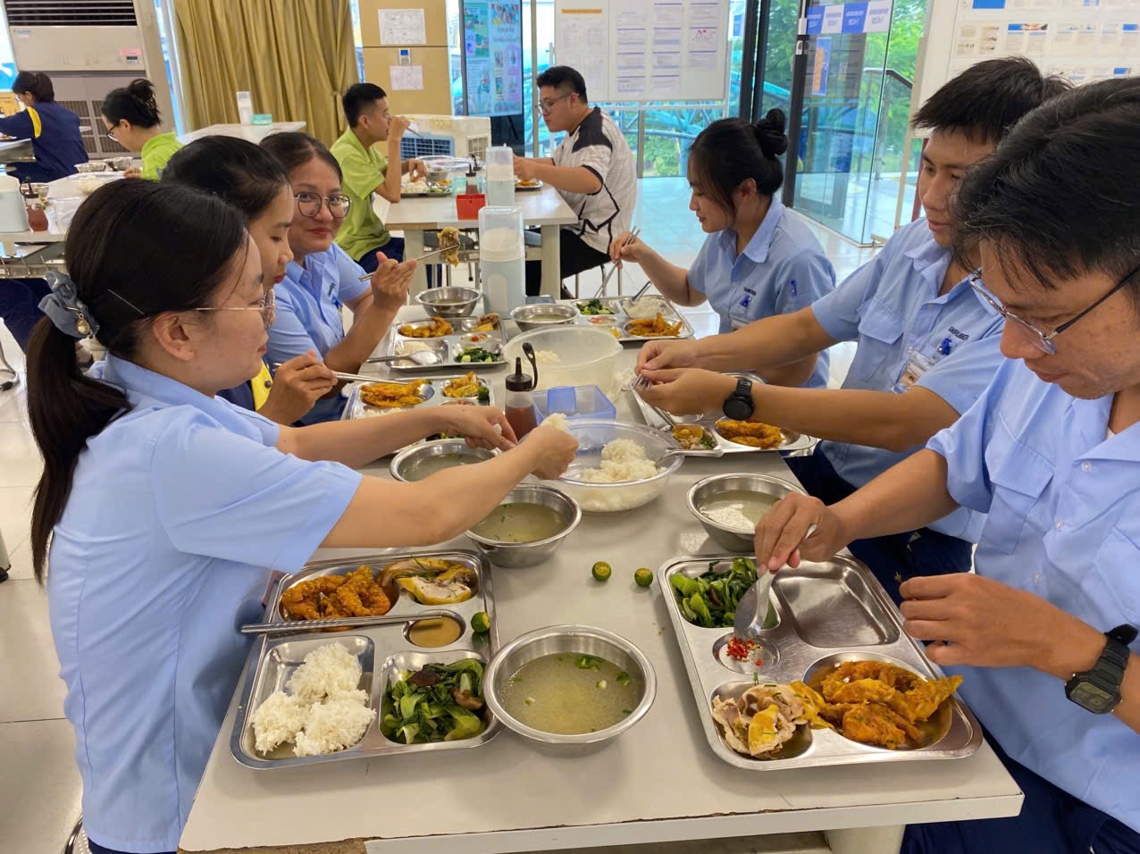 Bữa ăn kỷ niệm 8 năm liên tục không xảy ra tai nạn